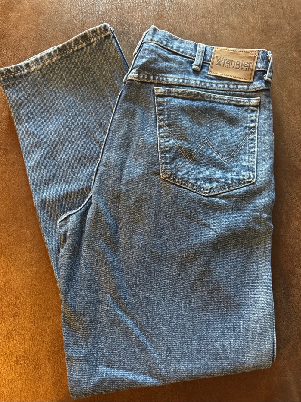 Wrangler Men’s Classic Blue Straight-Leg Jeans 36 x 32 Like New!